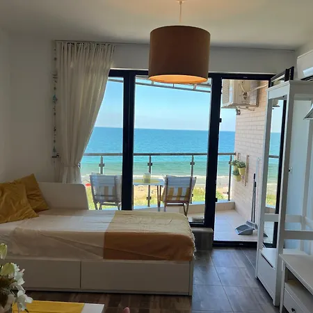 8 Steps To The Apartment *