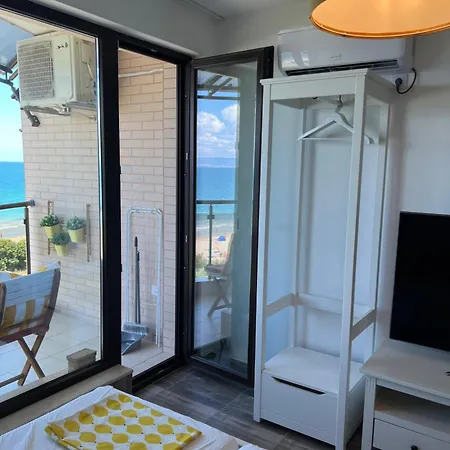 Apartment 8 Steps To The Pomorie