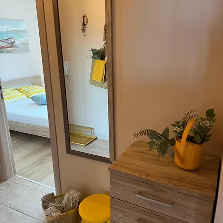 Apartment 8 Steps To The Pomorie
